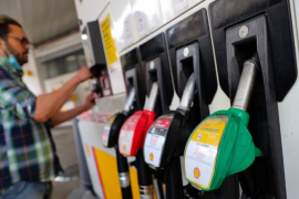 Giá dầu giảm mạnh, chứng khoán toàn cầu phục hồi sau tin Mỹ-Iran