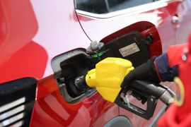 Giá dầu giảm 2% khi phía Iran xem xét đề xuất hòa bình của Mỹ