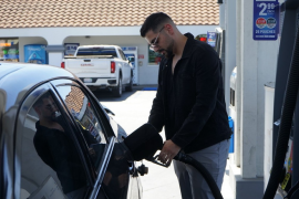 Giá xăng Mỹ vượt ngưỡng 4 USD mỗi gallon, cao nhất trong hơn 2 năm