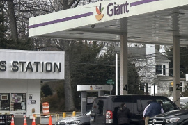 Dù tự chủ nguồn cung dầu, người Mỹ vẫn không thoát cú sốc giá xăng