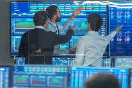 Nâng hạng thành công, vì sao khối ngoại vẫn bán ròng?