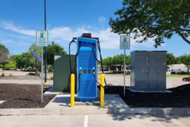 Tăng trưởng 50% với hơn 200 trạm sạc trong 2 tháng, Walmart đang “đánh úp” Tesla