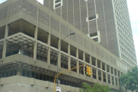 Mỹ bất ngờ nới lỏng trừng phạt quốc gia đang có hơn 300 tỷ thùng dầu