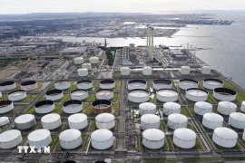 Giá dầu tăng mạnh do lo ngại gián đoạn nguồn cung tại Trung Đông