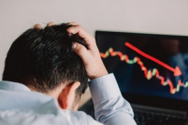 Khối ngoại bán ròng đột biến hơn 2.000 tỷ đồng phiên cuối tuần, cổ phiếu nào là tâm điểm "xả hàng"?