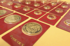 Giá vàng tiếp đà lao dốc