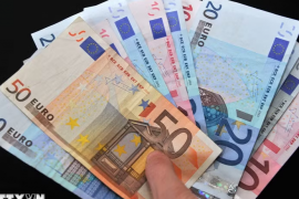 ECB giữ nguyên lãi suất trước xung đột Trung Đông gây áp lực lạm phát