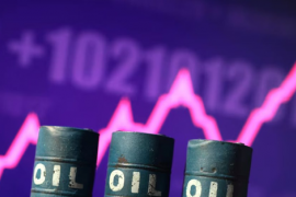 Eo biển Hormuz vẫn "cửa đóng then cài": Giá dầu nhảy vọt 2%, vàng quay đầu giảm sau chuỗi 4 tuần