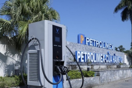 Bán gần 20 triệu tấn xăng dầu, doanh thu của Petrolimex vẫn thua xa Vingroup?