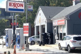Giá xăng tại Mỹ có nguy cơ chạm mốc 5 USD/gallon