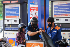 Giá xăng dầu đồng loạt giảm, có mặt hàng hạ gần 2.000 đồng/lít