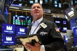 Chứng khoán Mỹ xanh rực rỡ, Dow Jones tăng dựng đứng 1.300 điểm, giá dầu sụt sâu sau thoả thuận ngừng bắn Mỹ- Iran