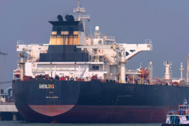 2 tàu chở hơn 100.000 tấn hàng đầu tiên được đi qua eo biển Hormuz ngay sau lệnh ngừng bắn, báo tin cực vui cho cả thế giới