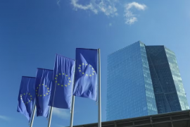 Quan chức ECB cảnh báo khả năng sớm điều chỉnh lãi suất