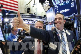 Phớt lờ lạm phát, S&P 500 và Nasdaq lập đỉnh nhờ kỳ vọng về hội nghị Mỹ-Trung