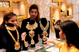 Các cặp đôi Ấn Độ “đổ xô” mua vàng Dubai trước mùa cưới