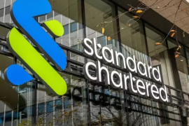 Standard Chartered sa thải hàng nghìn nhân sự vì AI