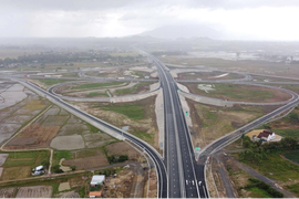 Ngay tuần sau, 22km đầu tiên của tuyến cao tốc “rừng – biển” đầu tiên tại Việt Nam sẽ chính thức thông xe
