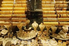 Giá vàng giảm nhẹ khi giới đầu tư chờ đợi tín hiệu từ Fed và Trung Đông
