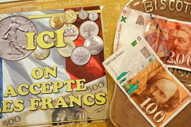 Pháp phát hành đồng xu vàng tích hợp số