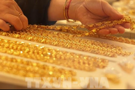 Giá vàng giảm xuống mức thấp nhất 2 tháng