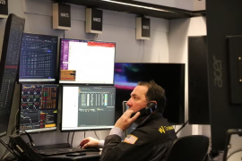Chỉ số Dow Jones lập đỉnh mới nhờ cổ phiếu y tế và tiêu dùng