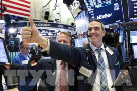 Phố Wall đi lên, S&P 500 và Nasdaq đóng cửa ở mức cao kỷ lục