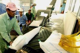 Giá gạo Việt Nam tăng mạnh, ngũ cốc Mỹ đồng loạt giảm