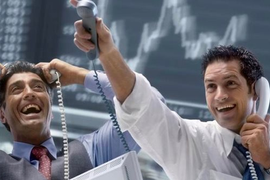 Một thế lực "tung" gần 300 tỷ đồng gom cổ phiếu Việt Nam phiên cuối tuần