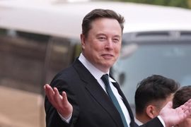 Elon Musk chính thức mất danh hiệu tỷ phú đôla