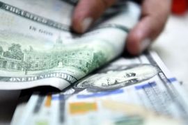 Giới siêu giàu Mỹ tích trữ tiền mặt kỷ lục trong bối cảnh biến động thị trường