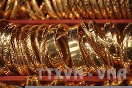 Chờ quyết sách đầu tiên của tân Chủ tịch Fed, giá vàng neo gần mức đỉnh một tuần