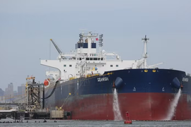 Giá dầu giảm, vàng tăng sau thỏa thuận Mỹ-Iran và tín hiệu Fed