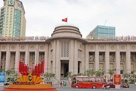 Các ngân hàng vay nhau qua đêm tới 11%/năm, Ngân hàng Nhà nước bơm mạnh VND