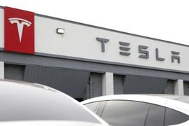 Nóng: Tesla đang bị điều tra đặc biệt