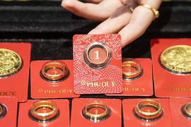 Giá vàng “thủng” mốc 4.000 USD/ounce ngày cuối tháng