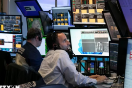 Chứng khoán Âu-Mỹ đi lên bất chấp sức ép từ các công ty AI