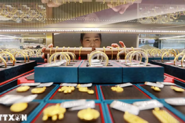 Giá vàng thế giới giảm mạnh, dự báo dài hạn vẫn tích cực