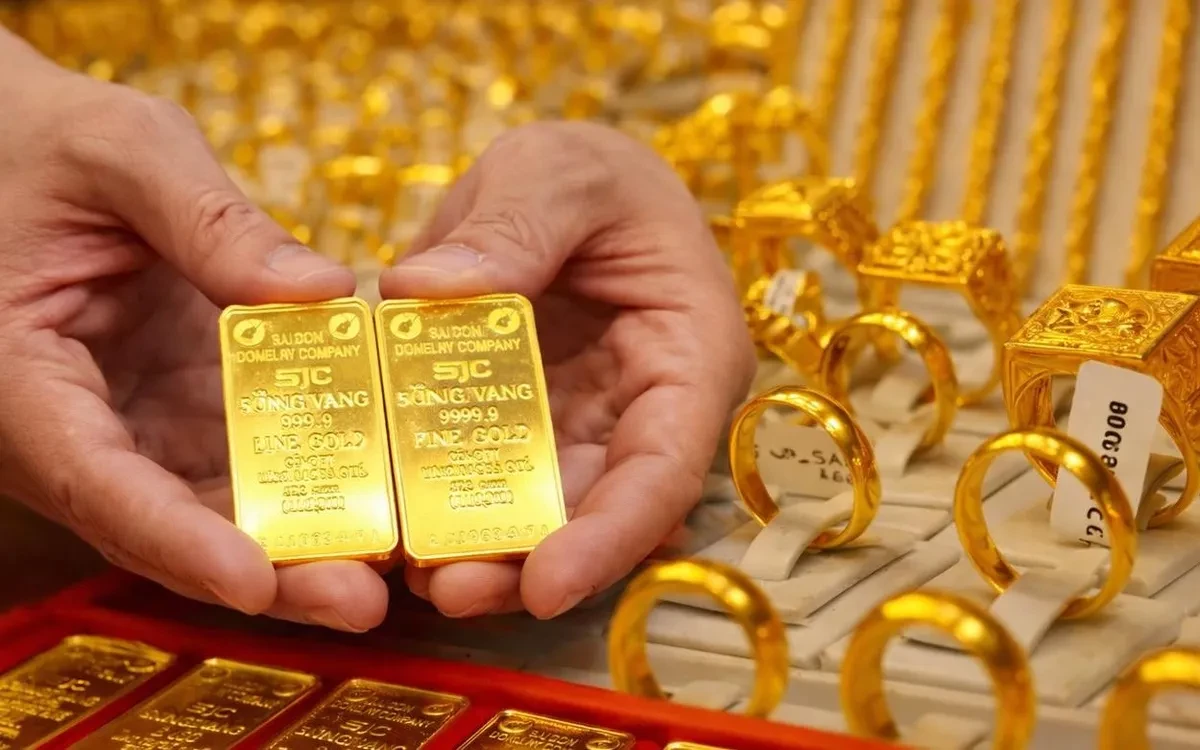 Áp lực chốt lời khiến giá vàng tiếp tục giảm sâu