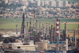 Giá dầu thế giới tăng 3% sau vụ tấn công tên lửa của Iran vào Israel