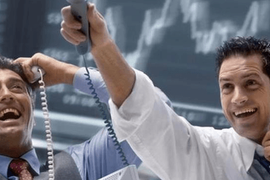 Khối ngoại bất ngờ đảo chiều mua ròng ngay đầu tháng 7, sự chú ý đổ dồn vào 1 ngân hàng