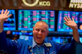 Khối ngoại bất ngờ “rót” hơn 1.600 tỷ đồng vào một cổ phiếu trong phiên cuối tuần