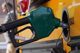 Giá dầu tăng hơn 9% sau khi Mỹ thông báo phong tỏa trở lại các cảng biển Iran