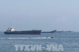 Xung đột tái bùng phát, lượng dầu vận chuyển qua eo biển Hormuz sụt giảm