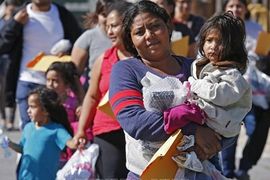 Mỹ xem xét yêu cầu ký quỹ 100.000 USD với người xin thẻ xanh