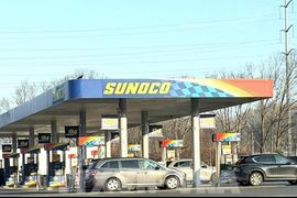 Giá xăng tại Mỹ trở lại mốc 4 USD/gallon khi căng thẳng Trung Đông leo thang