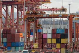 Mỹ áp thêm thuế 50% với một số hàng hóa của Canada
