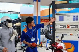 Đề xuất cho doanh nghiệp tự quyết giá xăng dầu
