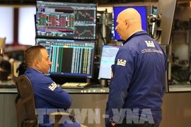 Nỗi lo chi phí AI đè nặng Phố Wall trước thềm cuộc họp Fed
