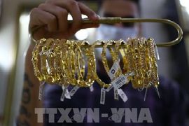 Giá vàng giảm trước khi Fed nhóm họp